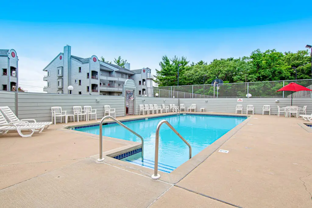Lighthouse Cove Condo Resort 217 - Lakeside Memories
