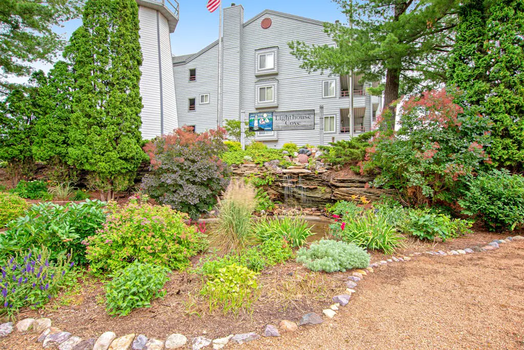 Lighthouse Cove Condo Resort 217 - Lakeside Memories