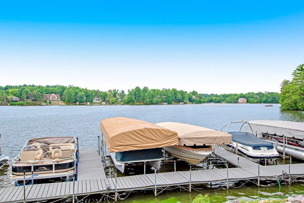 Lighthouse Cove Condo Resort 217 - Lakeside Memories