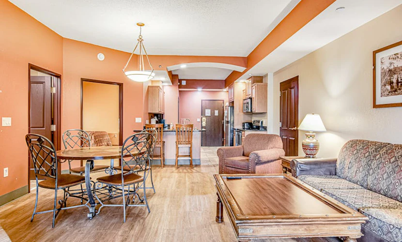 Enchanting condo with fireplace, full kitchen & central AC