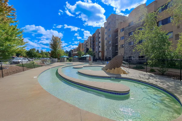 Enchanting condo with fireplace, full kitchen & central AC