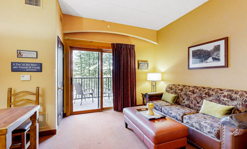 Ideally located condo with scenic balcony, on-site golf, & central AC