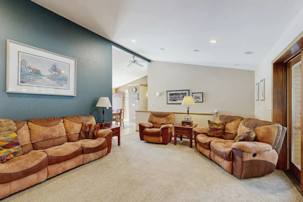 Lakefront home with grill, firepit, pool table, & jetted tub