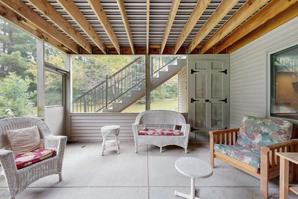 Lakefront home with grill, firepit, pool table, & jetted tub