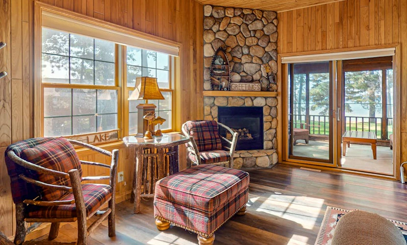 Lakefront resort retreat with screened porch, fireplace, pool, marina, & dining