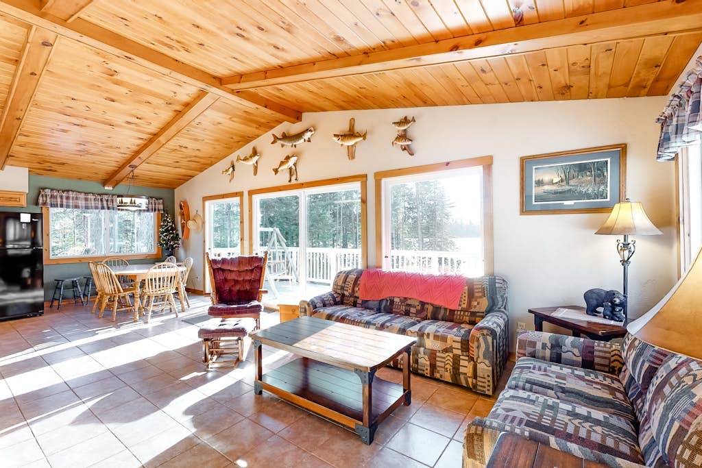 Beautiful home on High Lake w/private pier, large deck & canoes