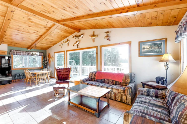 Beautiful home on High Lake w/private pier, large deck & canoes