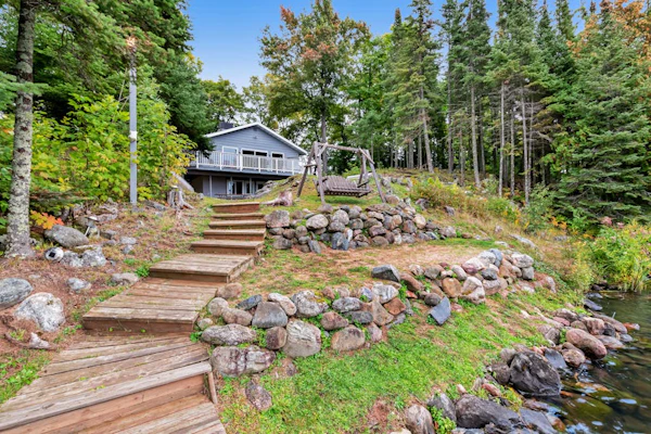 Beautiful home on High Lake w/private pier, large deck & canoes