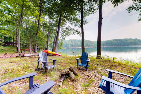 Year-round Northwoods retreat on quiet lake near Minocqua