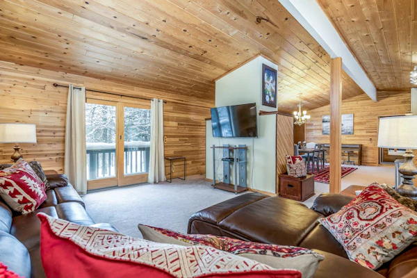 Dog-friendly, lakefront home with dock, kayaks, canoe, bike & fireplace