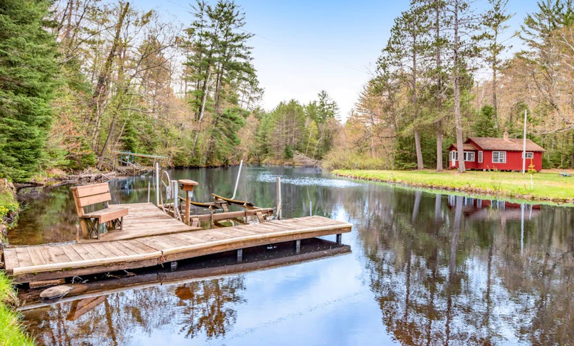 Riverfront home with private dock, kayaks, views, firepit, cornhole & foosball