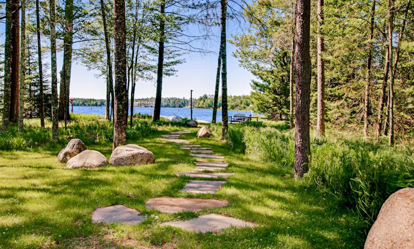 Modern lakefront home with private dock, AC, kayaks, canoe & screened porch