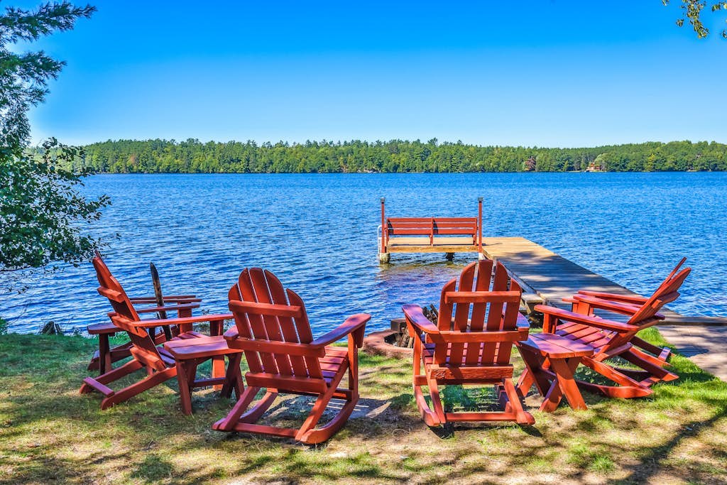 Charming, lakefront home with a gas fireplace, docks, firepit, & full kitchen