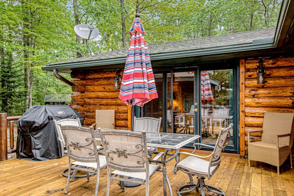 Lakefront log cabin on 3.5 acres with dock, gazebo & sunset views - dog-friendly