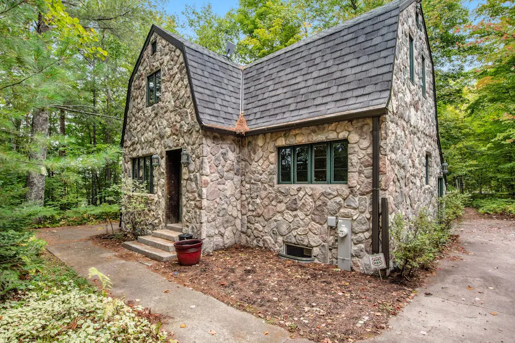 Bear Pause Retreat & The Stone House