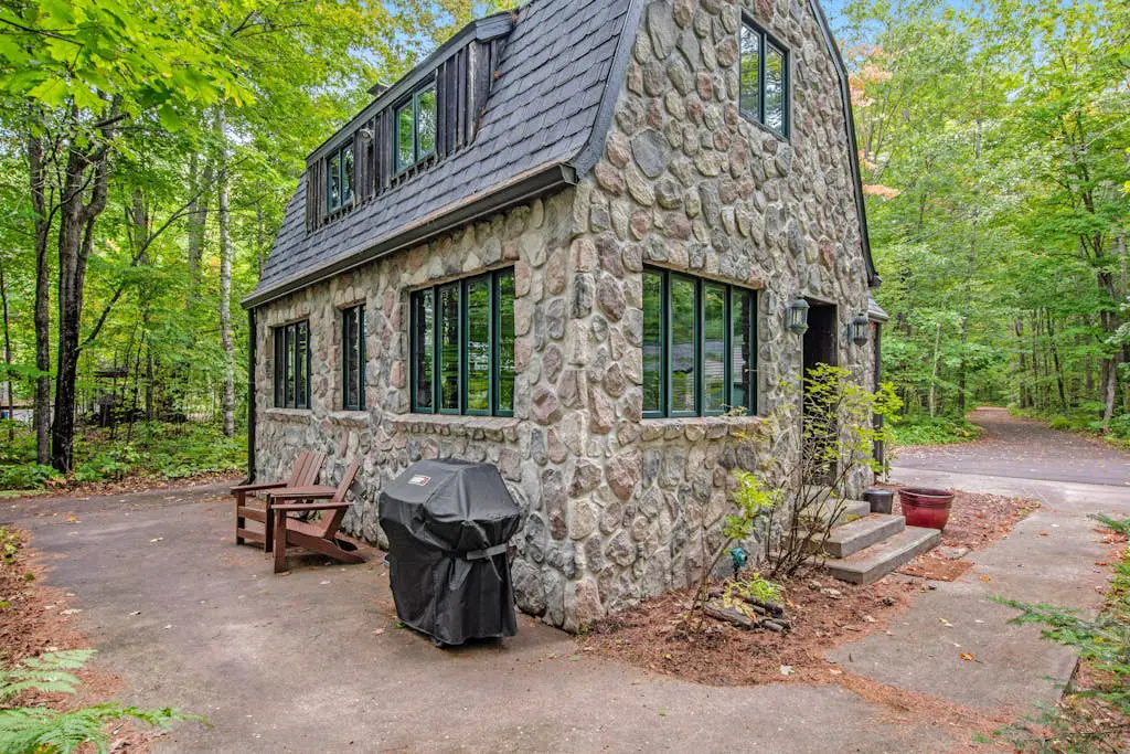 Bear Pause Retreat & The Stone House