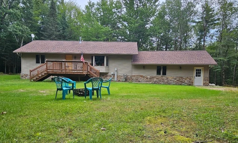 Cozy Wooded home with WIFI, Gas Grill, Two Kitchens, Near Lakes & Trails