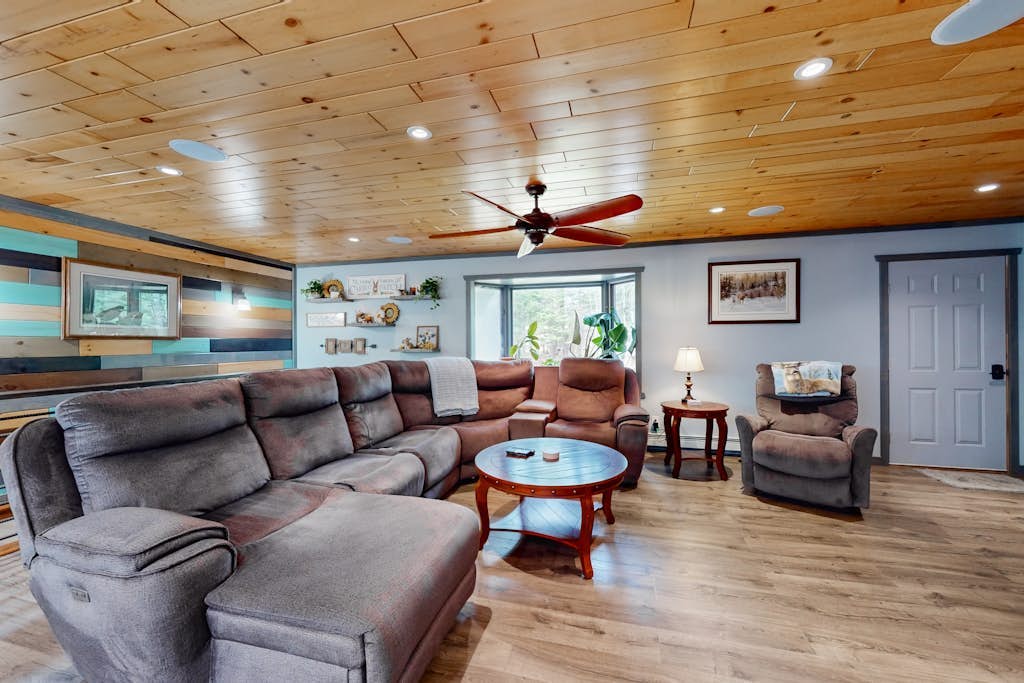 Cozy Wooded home with WIFI, Gas Grill, Two Kitchens, Near Lakes & Trails