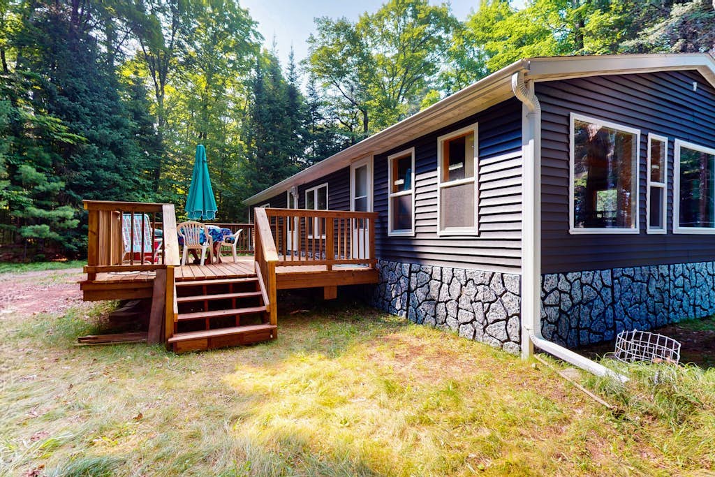 Serene Lakefront Home w/ dock, gas grill, fire pit, WIFI, on ATV trail