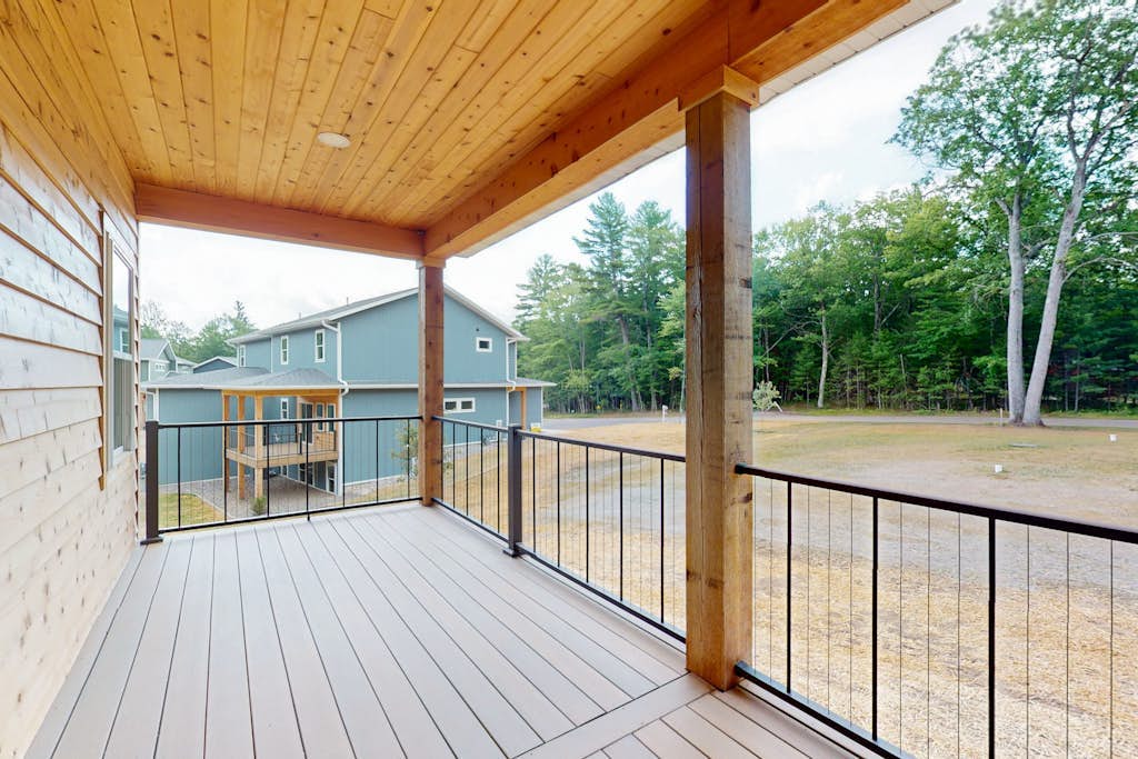 Modern Northwoods Townhouse near lakes, trails & town‚Äîperfect for adventures!