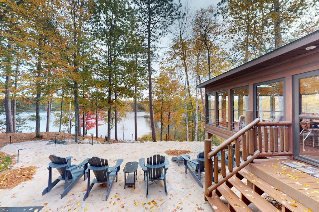 Quaint lakefront cabin w/ indoor & outdoor fireplace, private dock - dogs OK
