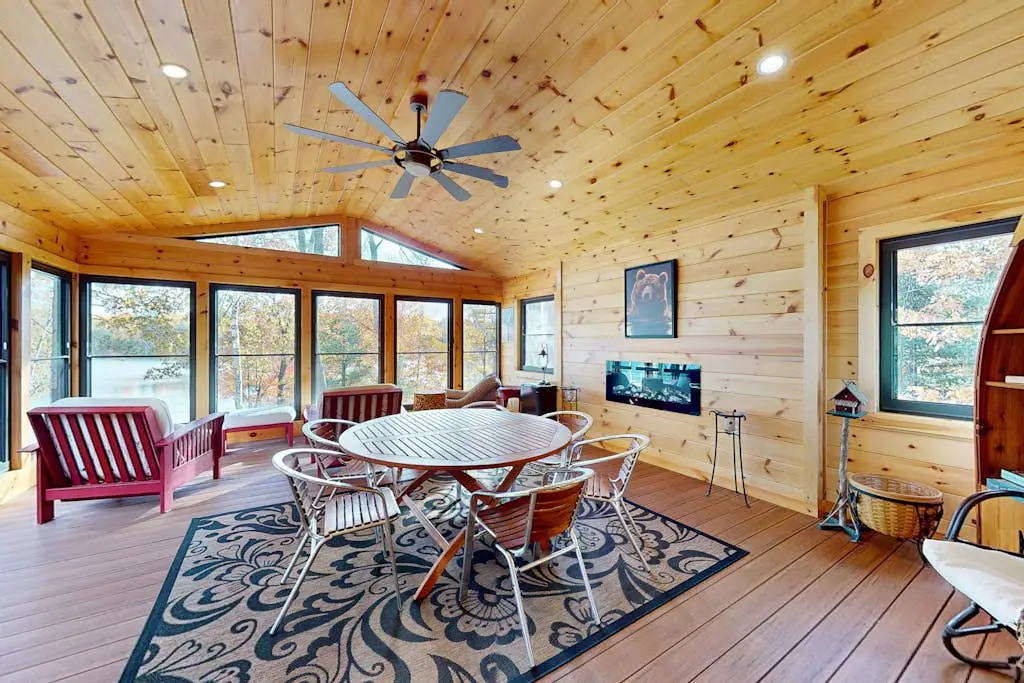 The Lodge on Booth Lake