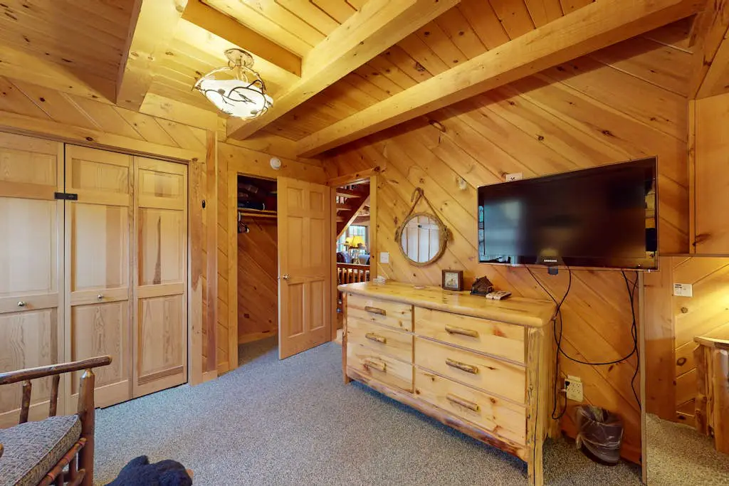 The Lodge on Booth Lake