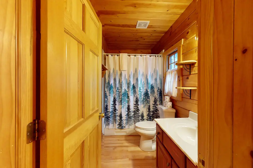 The Lodge on Booth Lake