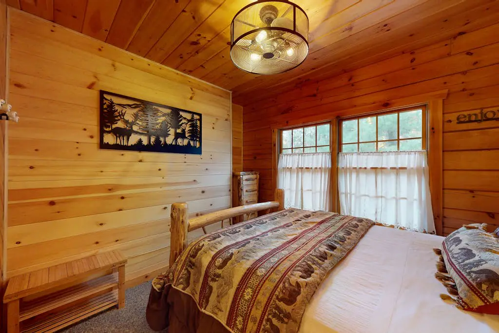 The Lodge on Booth Lake