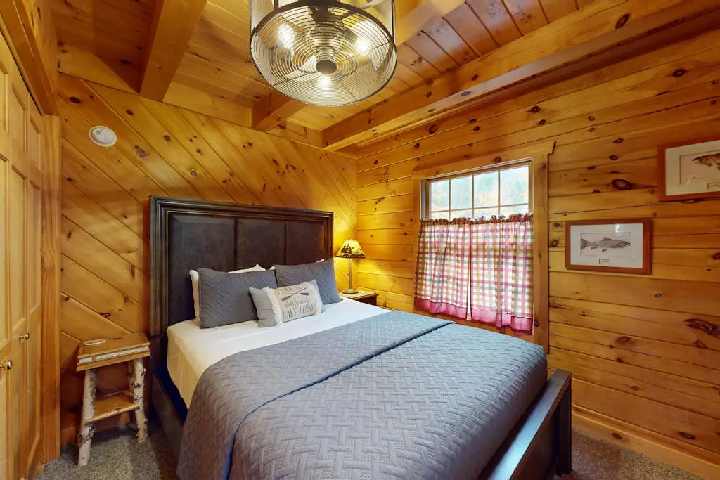 The Lodge on Booth Lake
