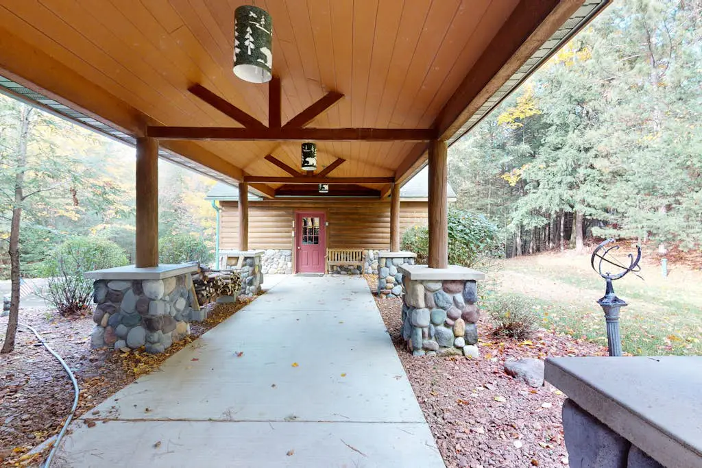 The Lodge on Booth Lake