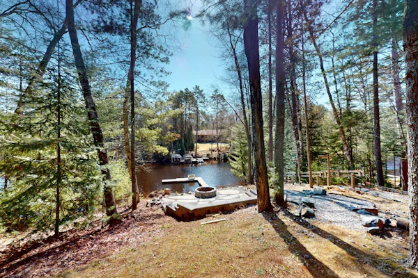 Charming Northwoods Riverfront home, w/ chain access, fire pit, gas grill & WIFI