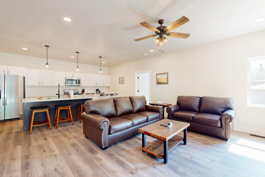 Two Modern Northwoods Townhome near lakes, trails & town‚Äîperfect for adventures!