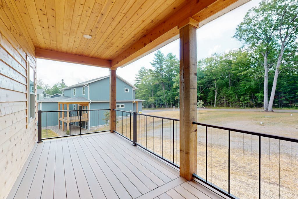 Two Modern Northwoods Townhome near lakes, trails & town‚Äîperfect for adventures!
