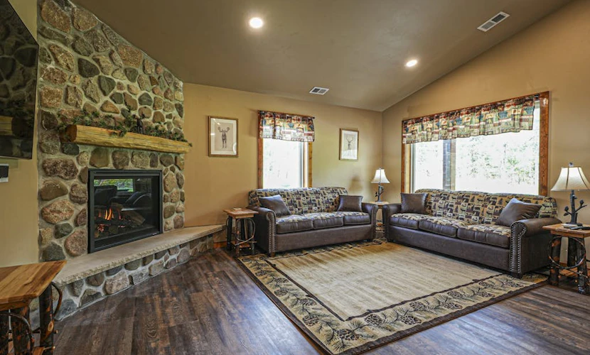 Modern dog-friendly cabin with hot tub, gas fireplace, patio, grill, & washer/dr