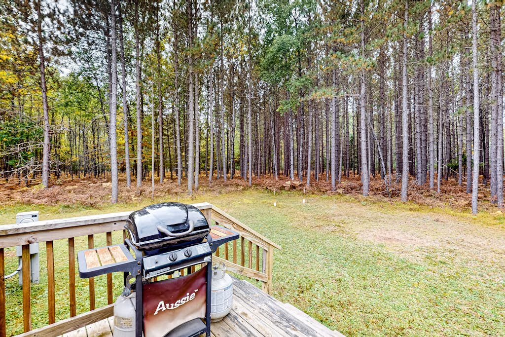 Cozy, dog-friendly home with on-site snowmobile/ATV trails & firepit