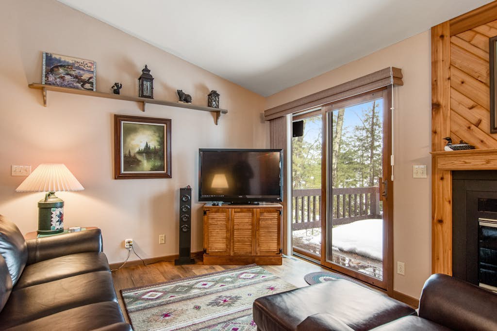 Lakefront home with firepit, screened porch,  WiFi, central AC, and kayaks
