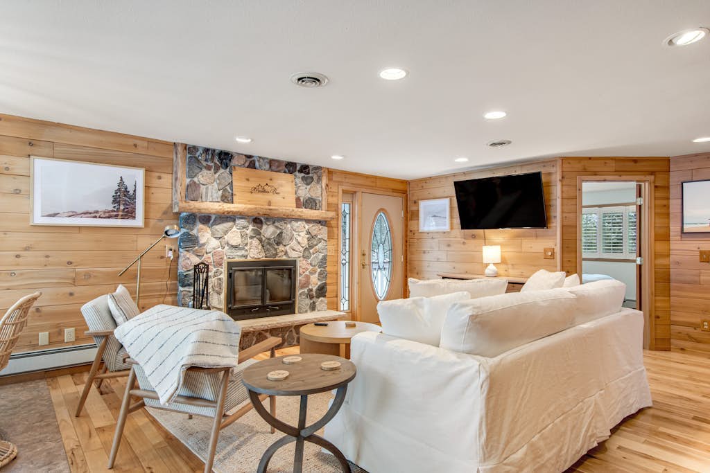 Updated home on private lake, two fireplaces, WiFi, W/D, & AC