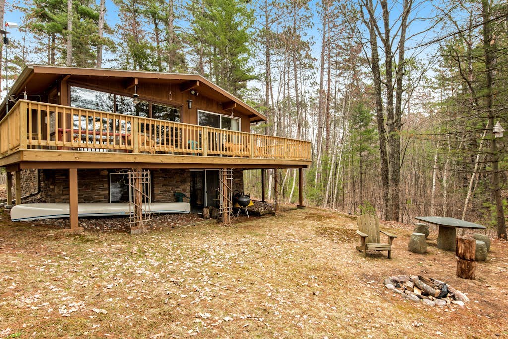 Cozy lakefront cabin in the heart of Wisconsin's Northwoods with canoe & kayak