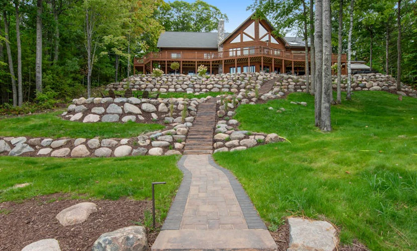 3-story chalet with private hot tub, game room & waters toys - dog-friendly
