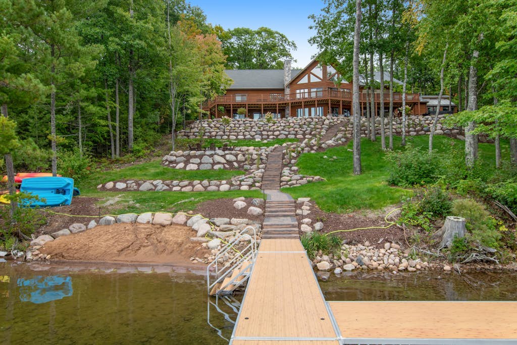 3-story chalet with private hot tub, game room & waters toys - dog-friendly