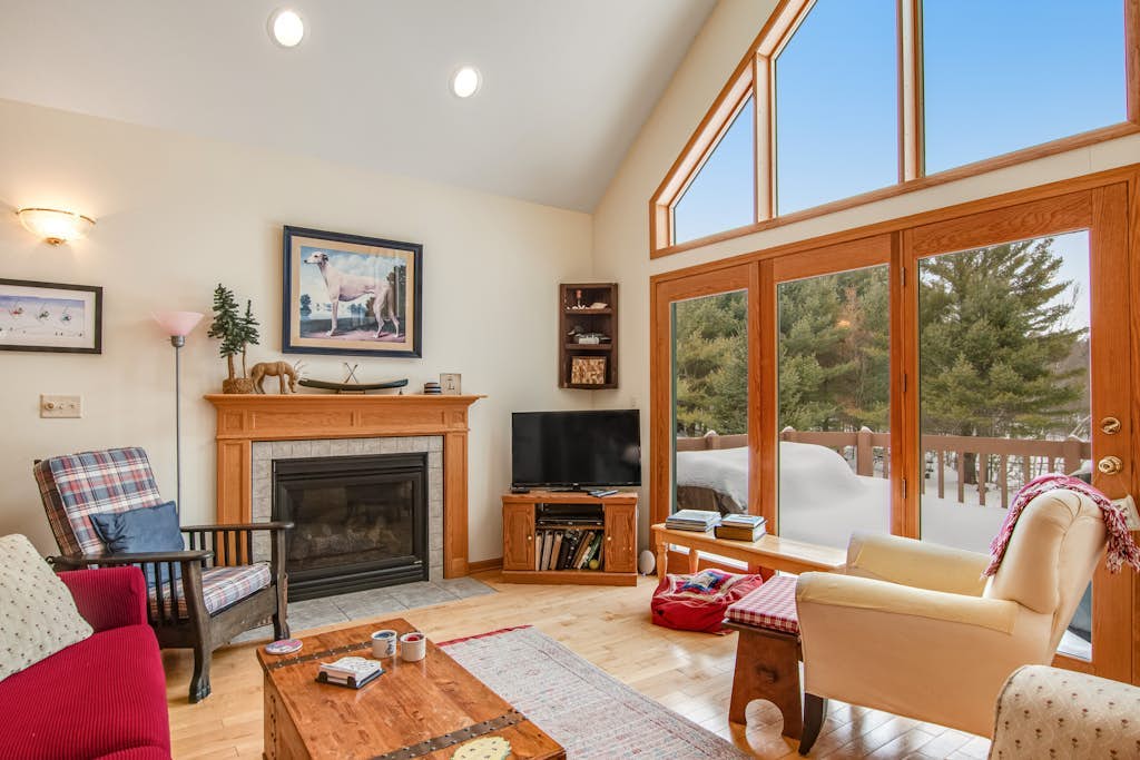 Tranquil lakefront oasis with private dock, canoe, kayak, & three living areas