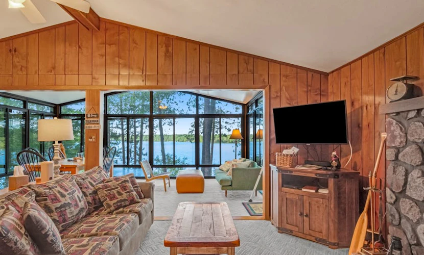 Lakefront home w/ deck, grill, fireplace, firepit, AC, & WiFi