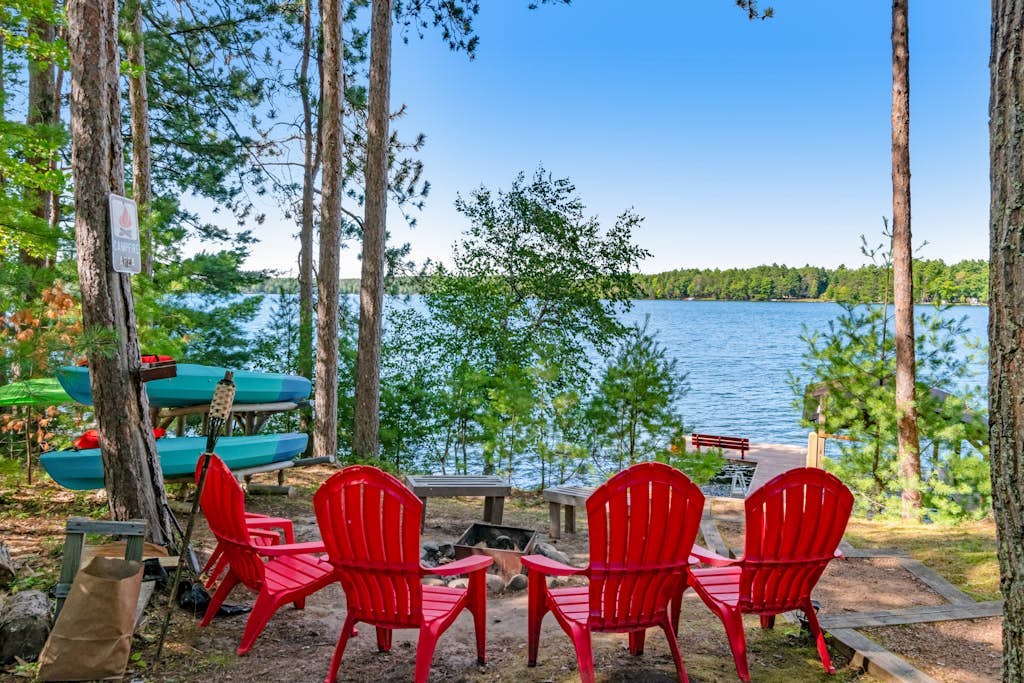 Lakefront home w/ deck, grill, fireplace, firepit, AC, & WiFi