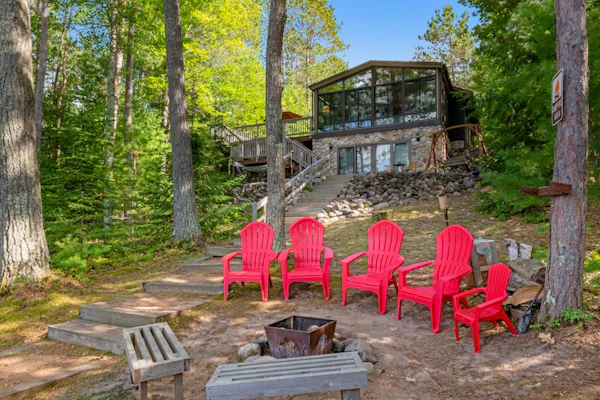 Lakefront home w/ deck, grill, fireplace, firepit, AC, & WiFi