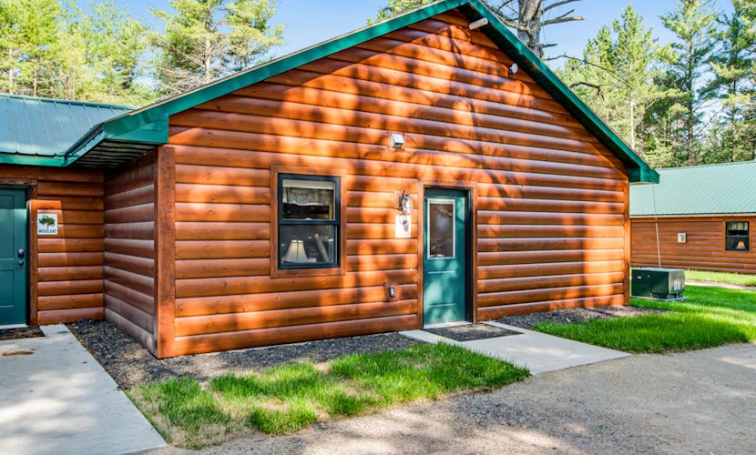 Charming dog-friendly cabin with hot tub, fireplace, patio, grill, & central AC