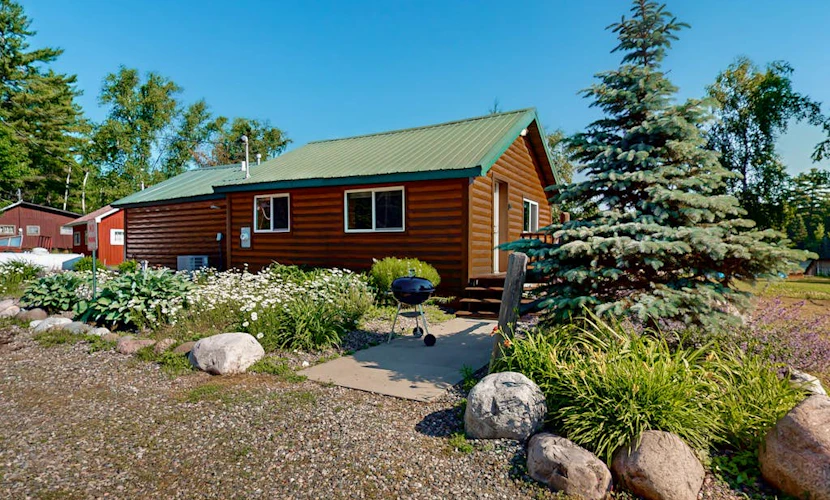 Cozy Cabin located on the Turtle Flambeau Flowage, great for all seasons!