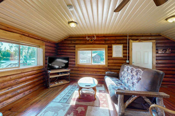 Cozy Cabin located on the Turtle Flambeau Flowage, great for all seasons!