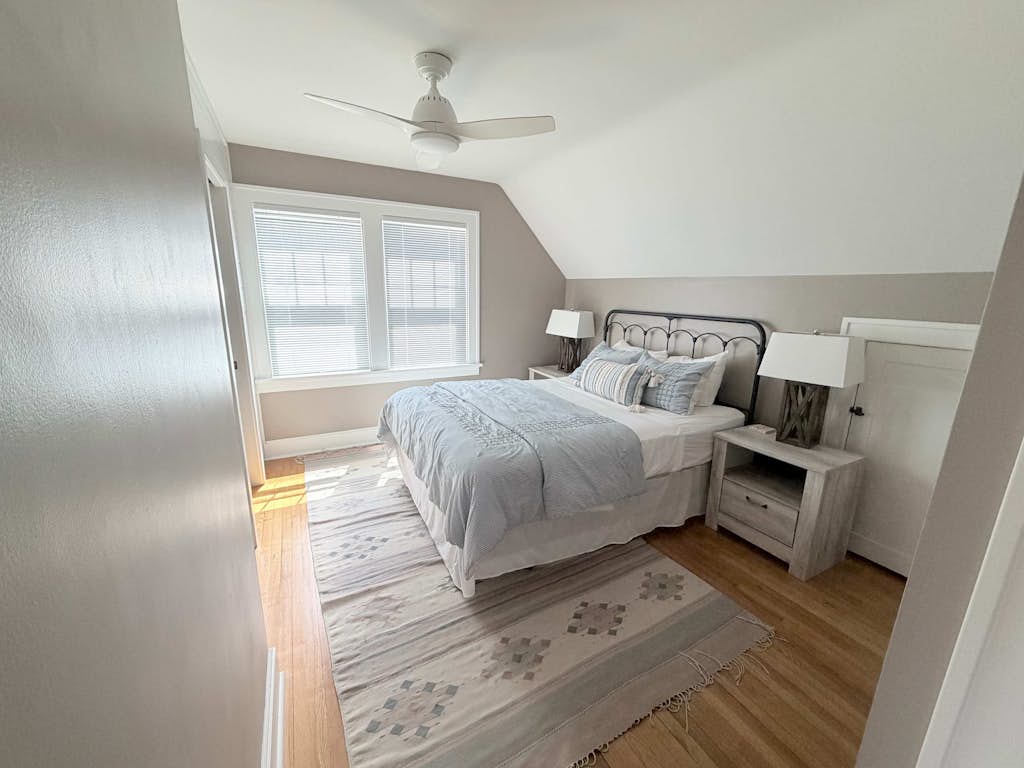 3-story lakefront home near downtown with lake & dock access, washer/dryer, deck