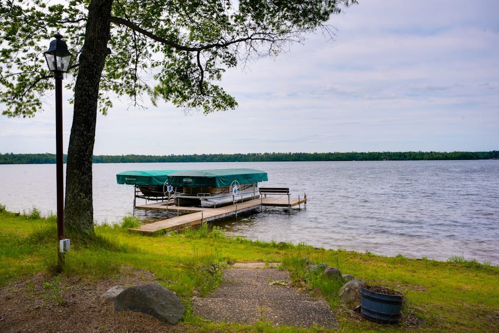 Lakefront haven with three living areas and WiFi